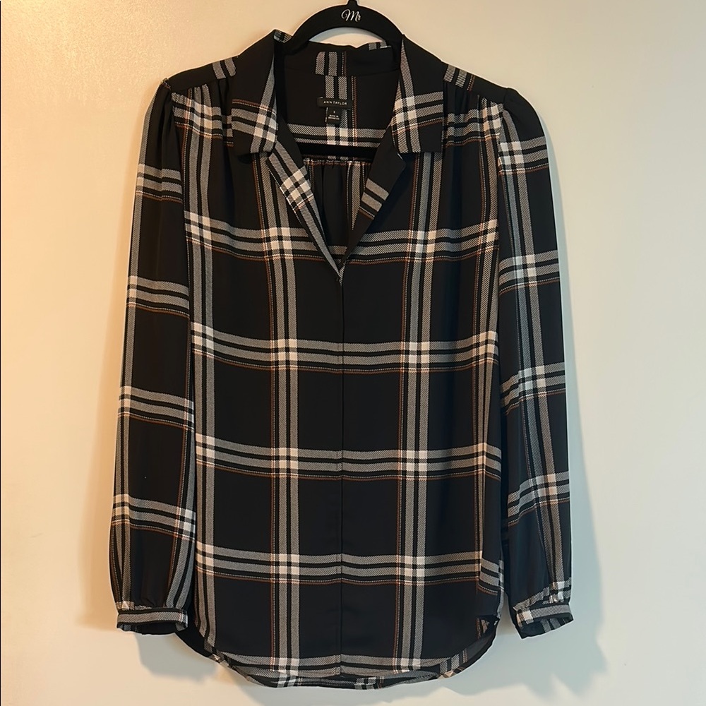 Ann Taylor Black and White 3/4 Sleeve Buttoned Blouse